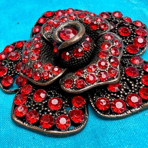 Large Dimensional Siam Red Rhinestone Flower Brooch - Picture 3 of 5
